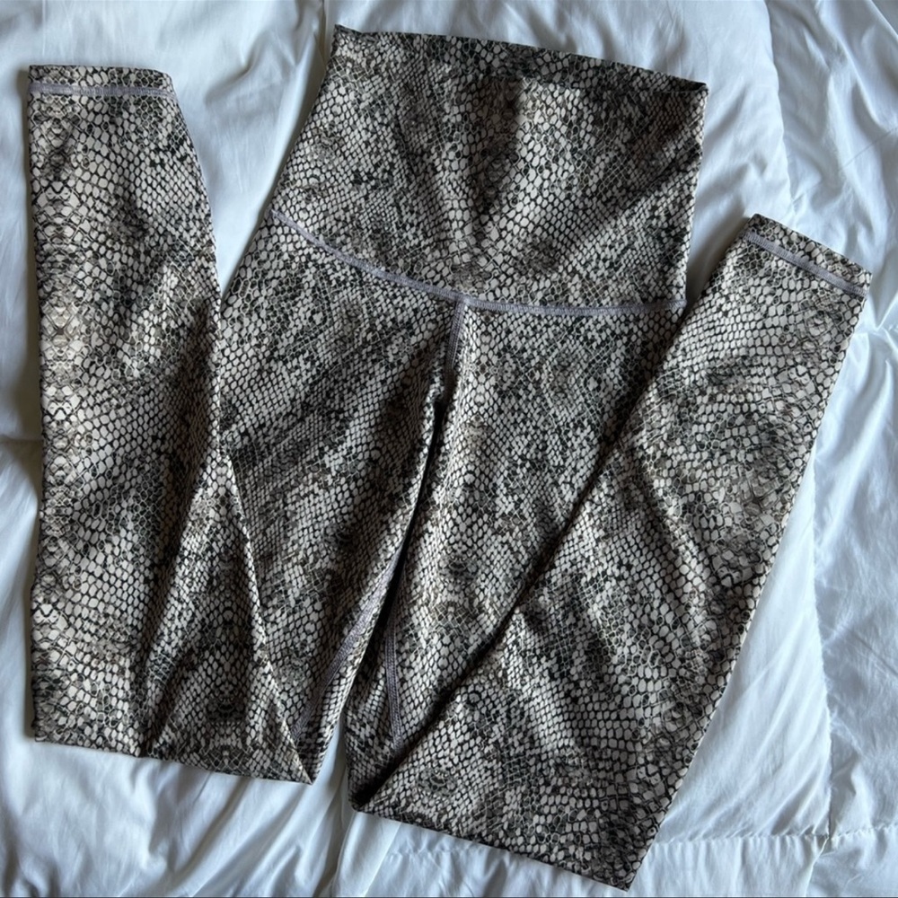 DYI LEGGINGS (Define Your Inspiration) snake skin print